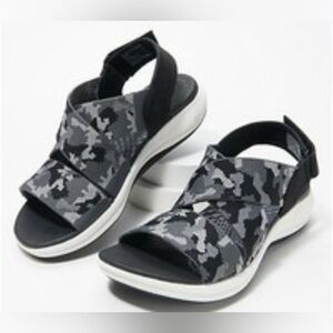 Clarks Cloudsteppers Mira Lily Sandals